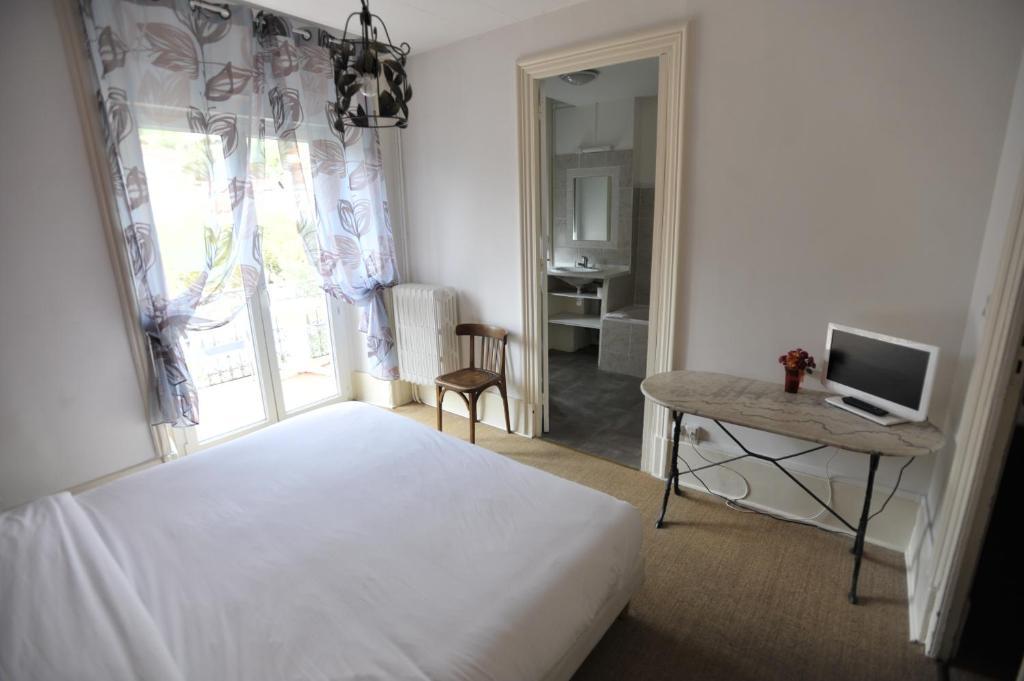 Les Celestins Hotel วาล-เลส์-แบ็งส์ ภายนอก รูปภาพ