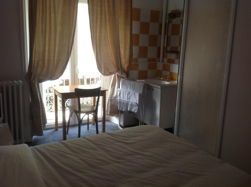 Les Celestins Hotel วาล-เลส์-แบ็งส์ ภายนอก รูปภาพ